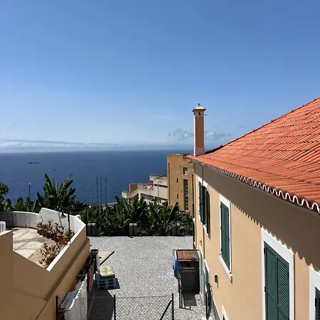 بيت شباب Lazareto 148 *