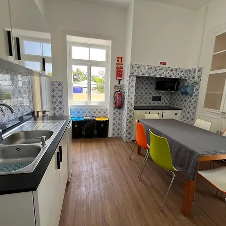 بيت شباب Lazareto 148 *